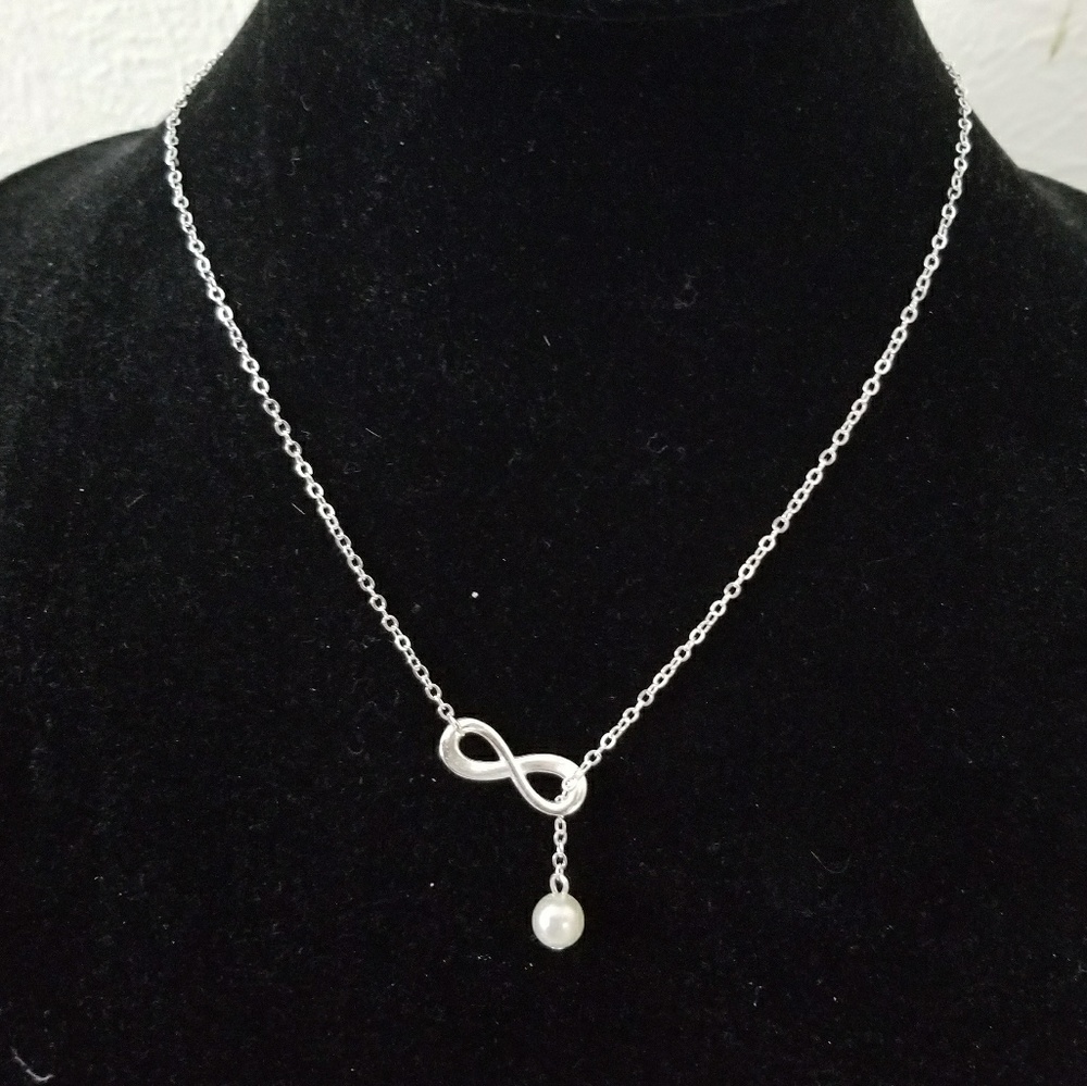 Brand New silver necklace